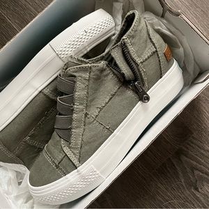 BNIB Blowfish Mamba Sneakers